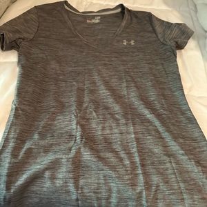 Under Armour Woman’s, size S Heat/Gear Tee